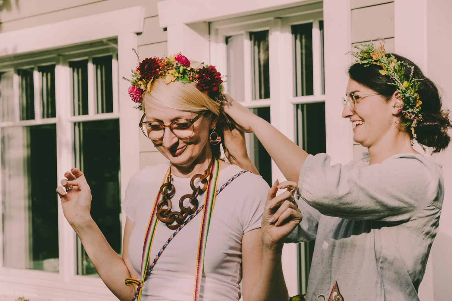 Was kommt dabei heraus wenn zehn Garten-Blogger ein Erntedank-Fest feiern? Üppige Blumendeko, köstliche Gemüsegerichte und sehr glückliche Menschen.