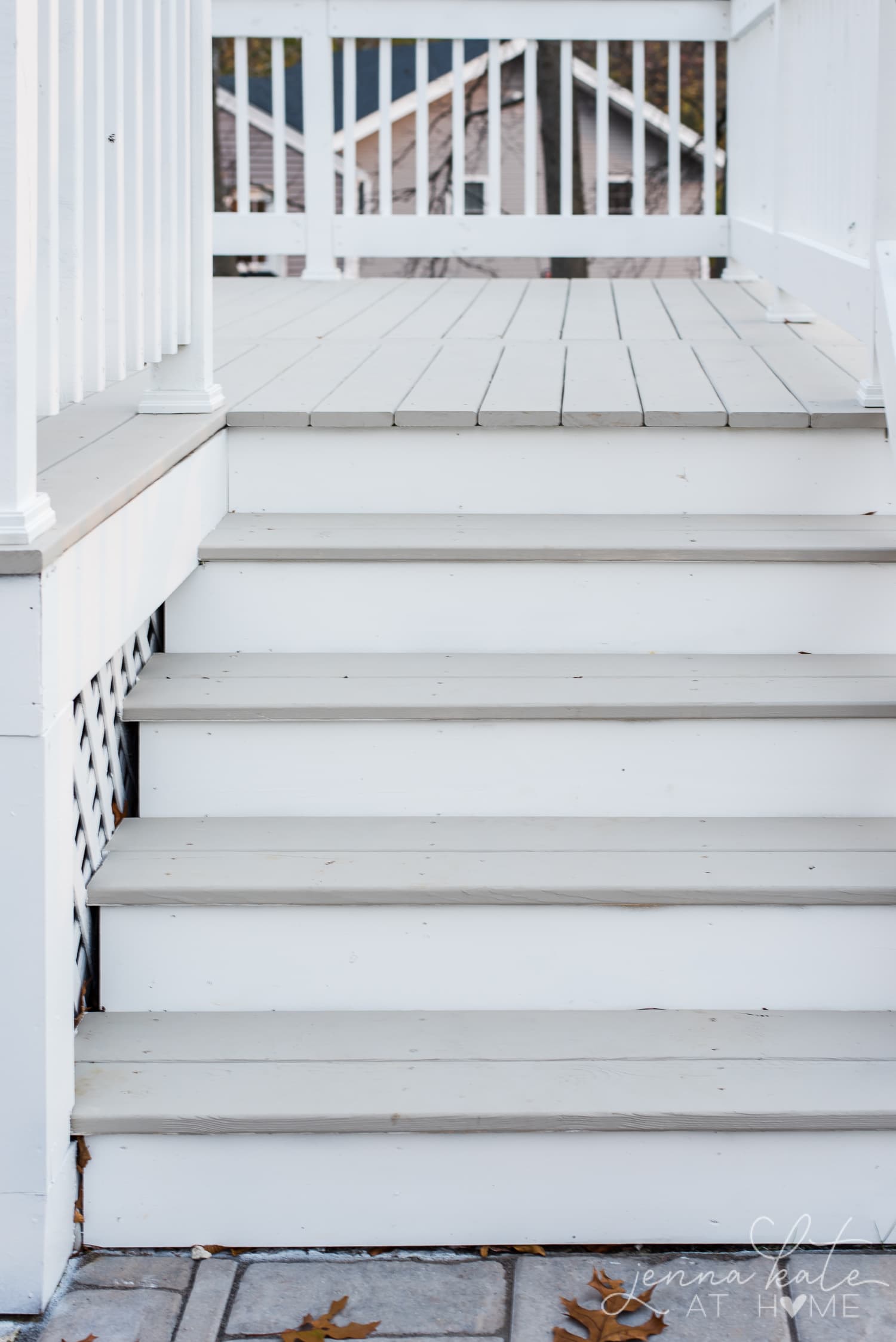 Deck stain - extra white and intellectual gray