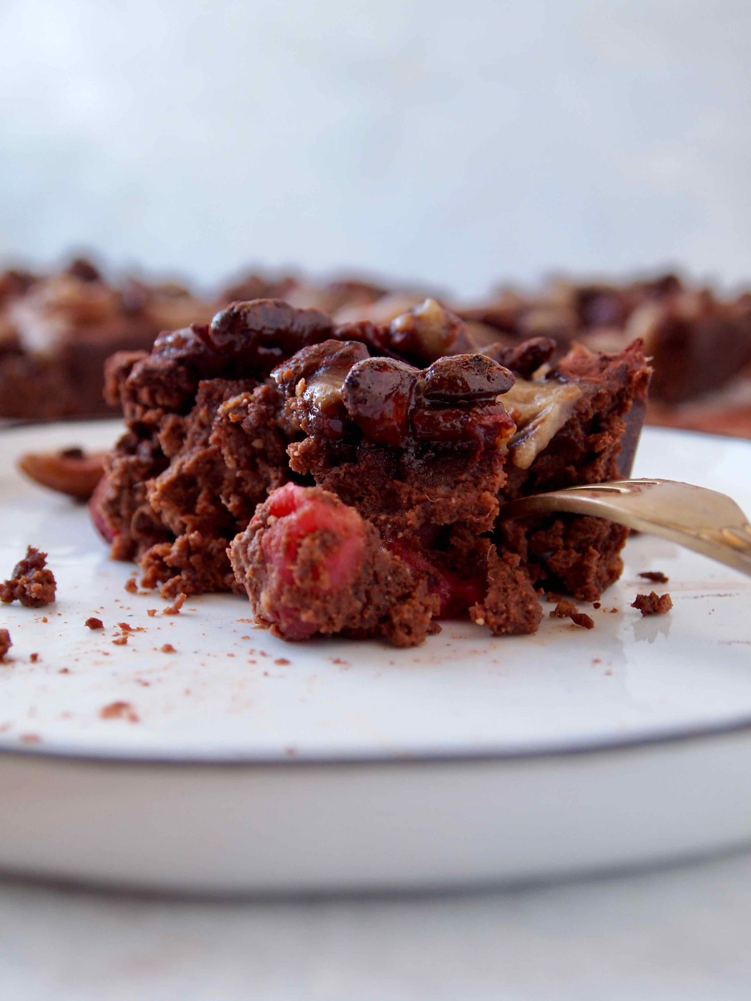 Cranberry-Süßkartoffel-Brownies mit Salzkaramellnüsse und Dattel-Karamell-Soße