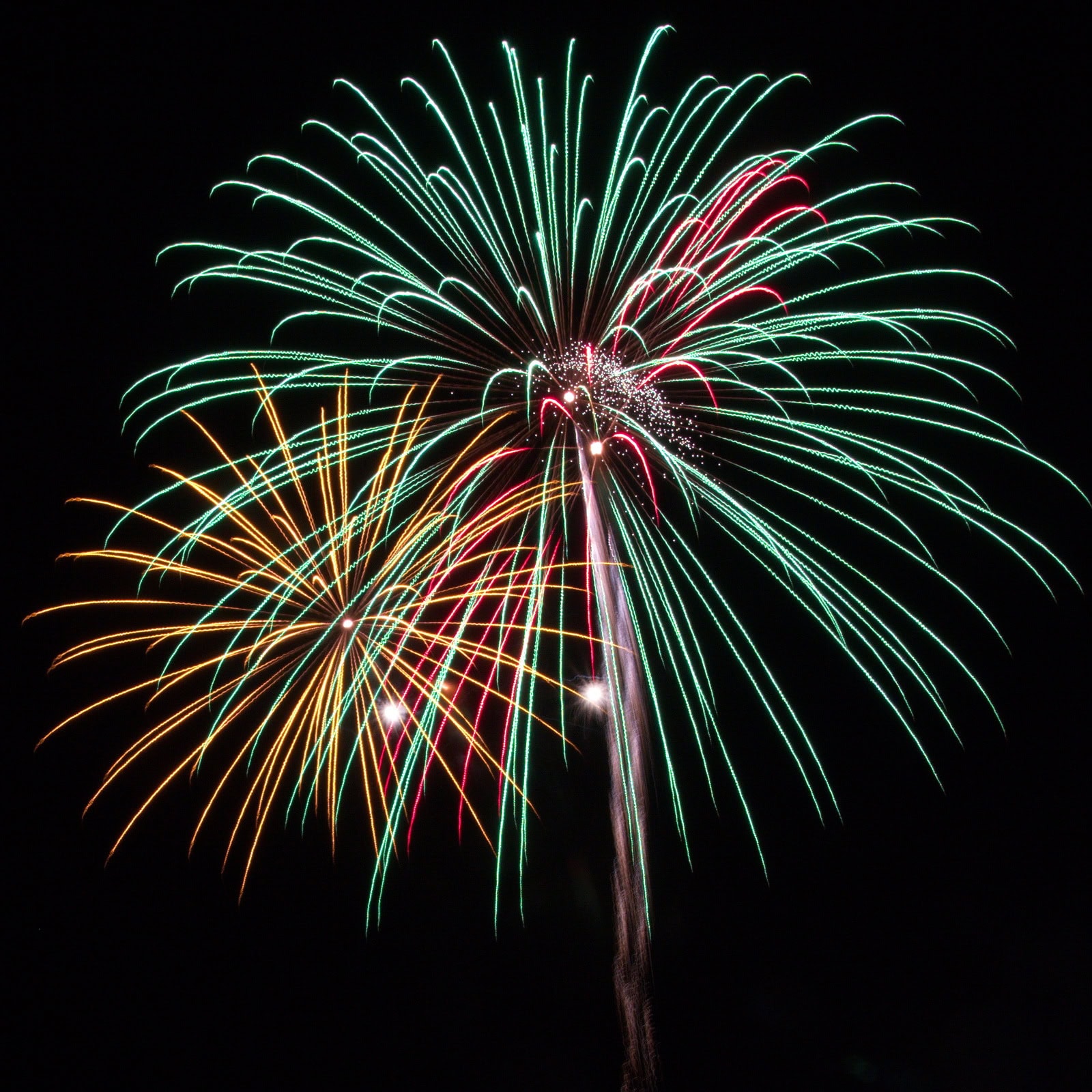 Massachusetts Fireworks: green, red and gold show