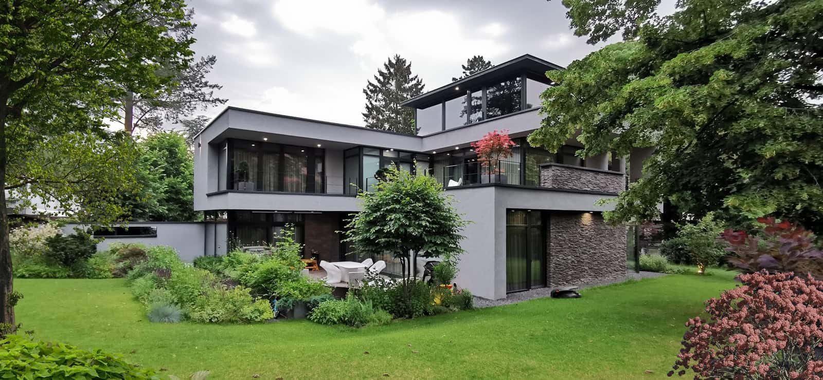Moderne Villa im Wald in Potsdam AVANTECTURE