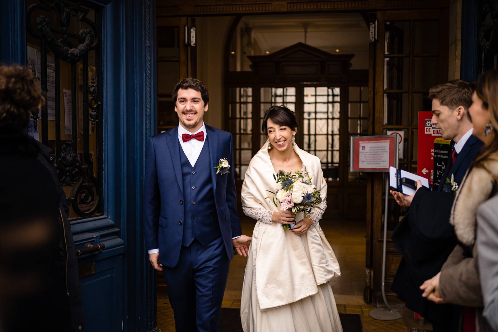 L'aperçu du mariage d'hiver, en décembre, de I+R à Bordeaux centre, à la Mairie de Caudéran puis à la Grande Poste. Alexandre Roschewitz Photographe.