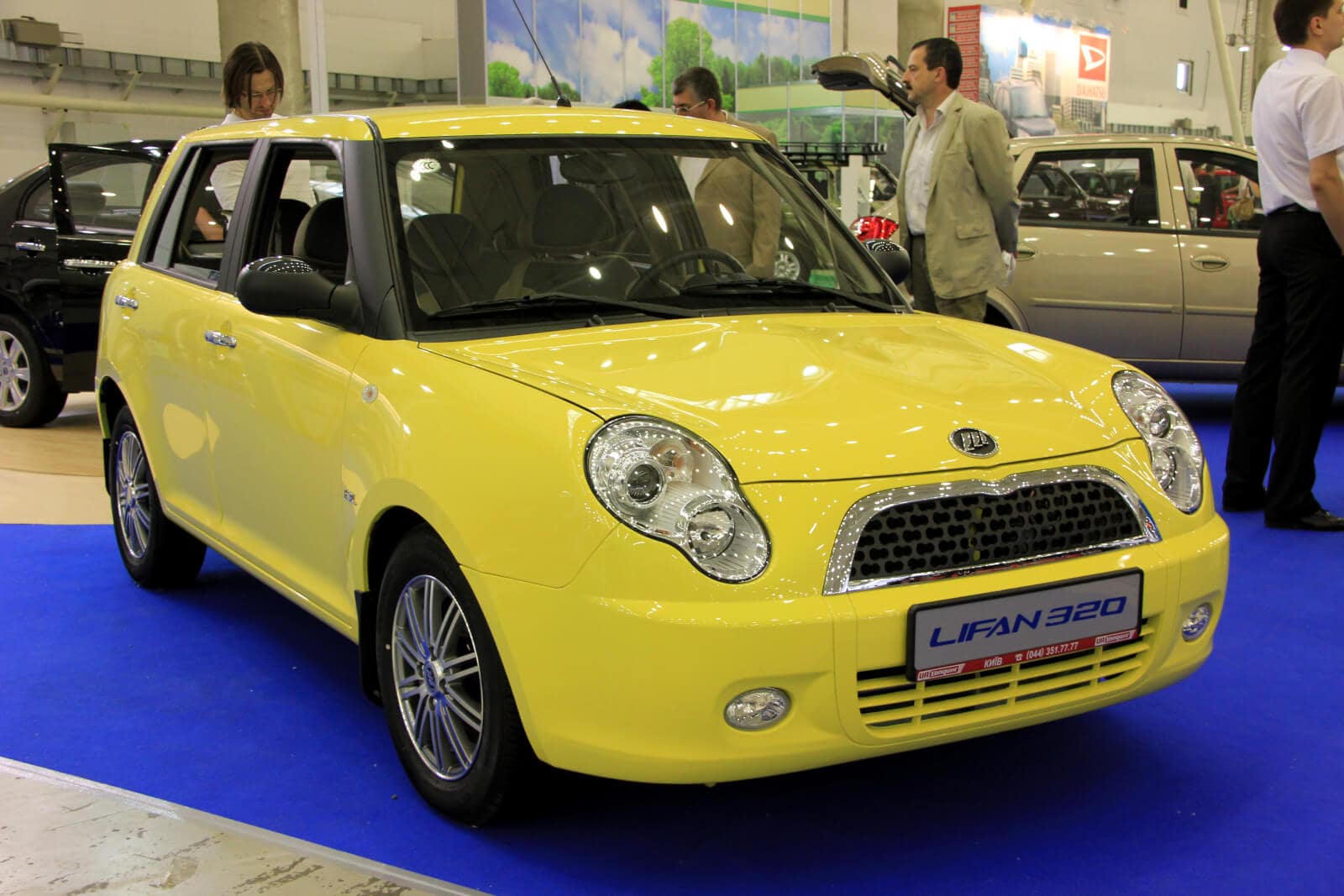 「BMW MINI」にそっくりな「Lifan 310」