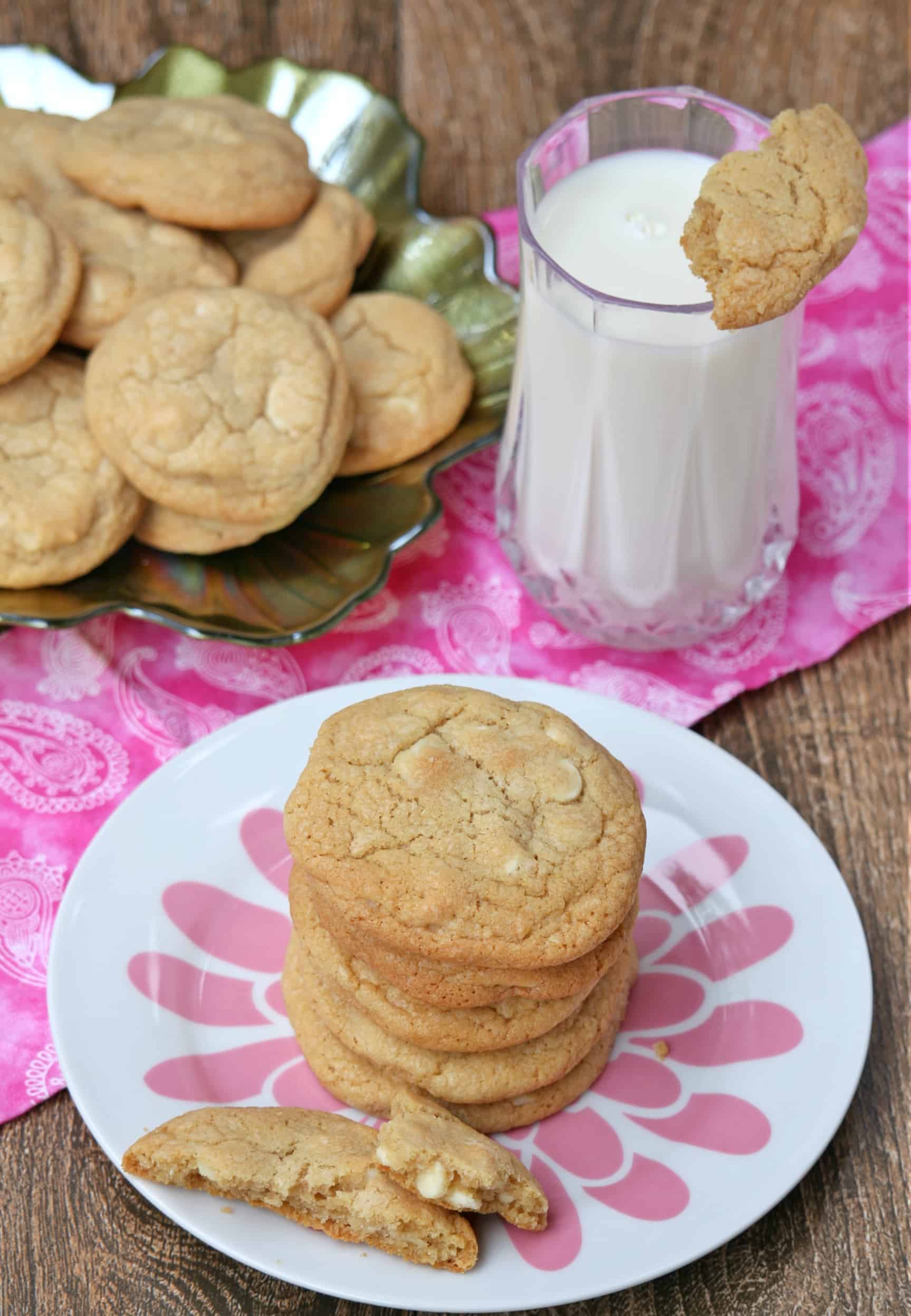 White Chocolate Macadamia Nut Cookies – Subway Style White Chocolate Macadamia Nut Cookies - Subway Style