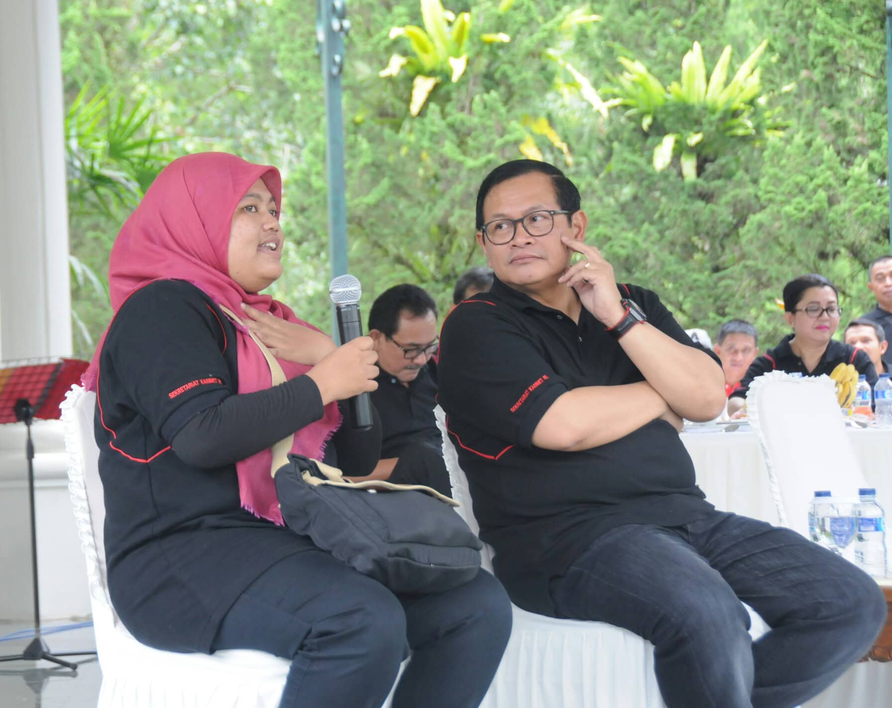 Cabinet Secretary in a dialog session with Cabinet Secretariat employees during Cabinet Secretariat Working Meeting on Saturday (18/2) at the Cipanas Presidential Palace, West Java
