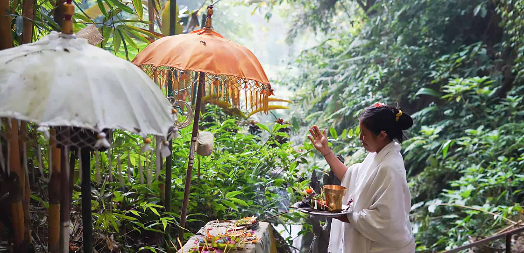 Tya-priestess-Bali-blessings-Heart-of-Yoga-retreat-Holland