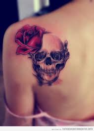 calavera-y-rosa-en-el-hombro
