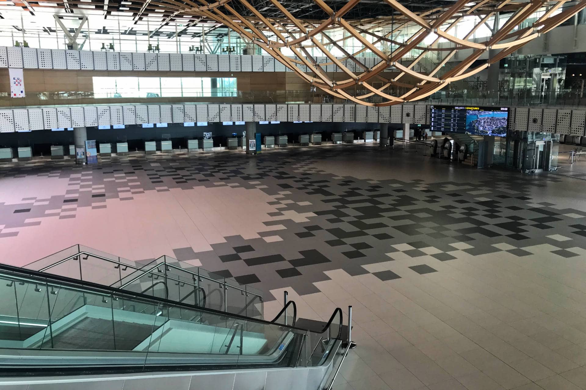 Split airport during the pandemic - Experiencing the Globe