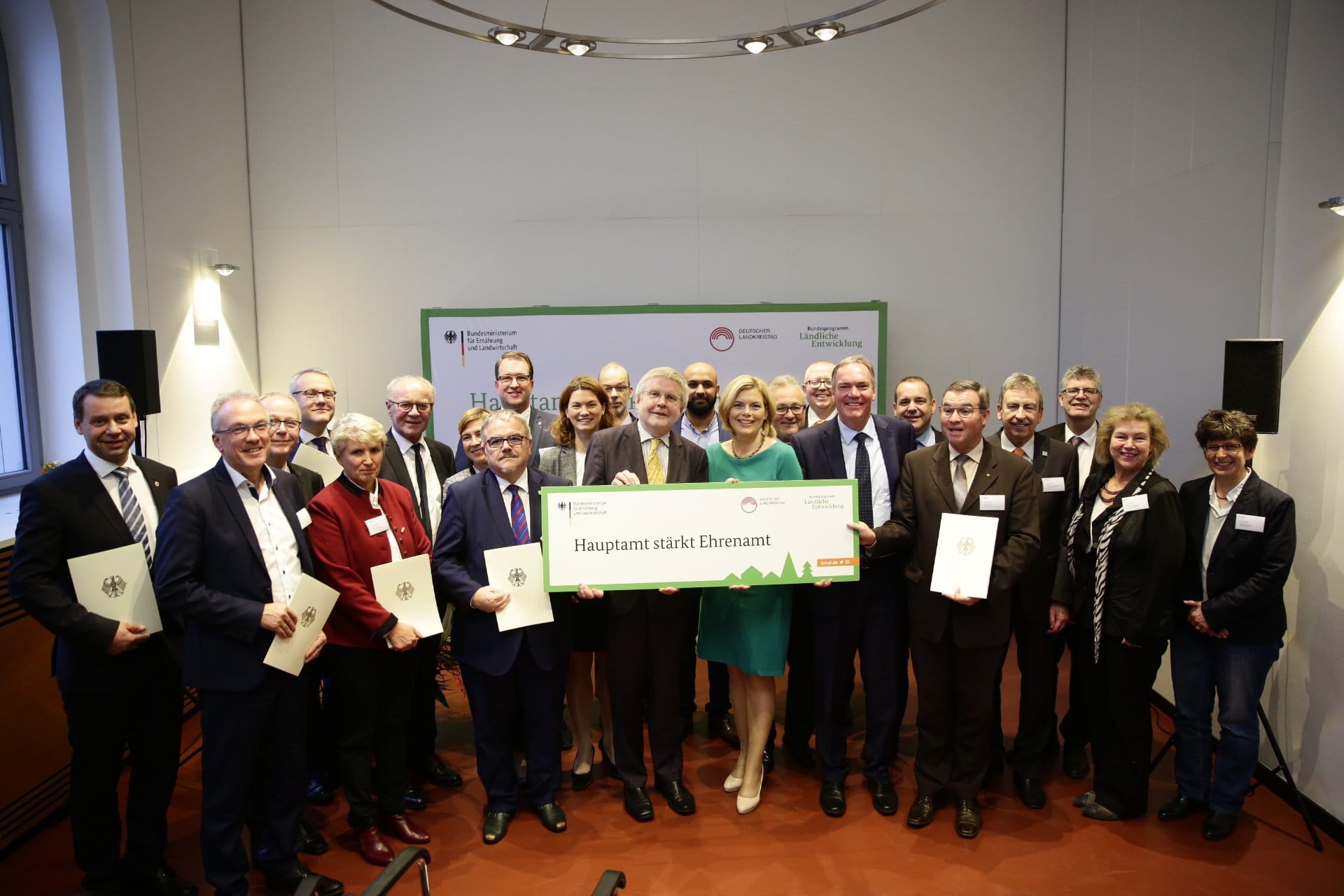 HauptamtstaerktEhrenamt_Gruppenbild_BMEL | Kreisverwaltung Ahrweiler