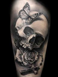 calavera-con-rosa-y-mariposa