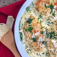 Creamy Garlic Parmesan and Roasted Redย Pepper Chickenย - a one-pan, easy-to-make comforting recipe that will give you all the warm fuzzy, content feelings. The chicken is pan-seared and combined in a delicious, creamy sauce combining all the perfect flavors of parmesan cheese, spinach, roasted red peppers, and garlic.