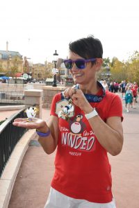 Disney photopass magic photo during Disney Marathon Weekend #magicphoto #rundisney #dopeychallenge #disneyphotopass #runningglow