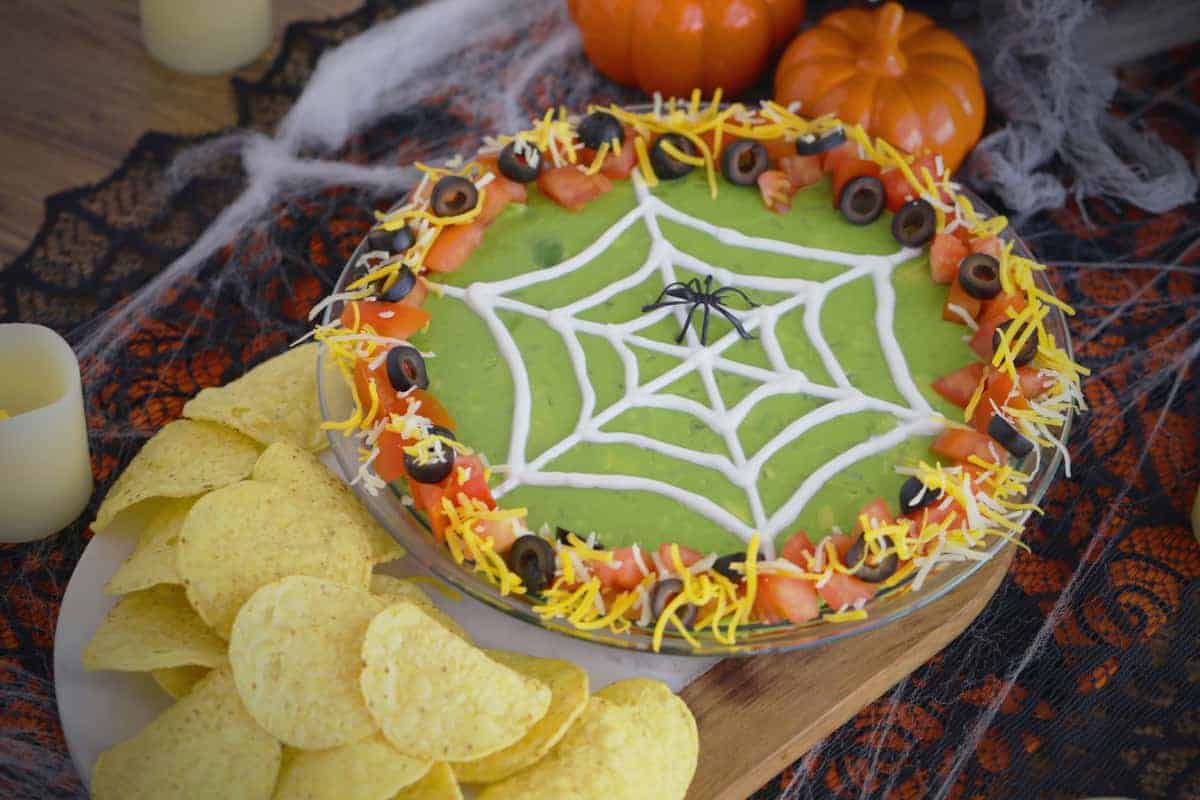 Halloween 7 Layer Dip, Halloween spider 7 layer dip, 7 layer dip Halloween style, 7 layer Mexican dip Halloween, Halloween spider web 7 layer dip, Halloween taco dip, spider web taco dip, Halloween party dips