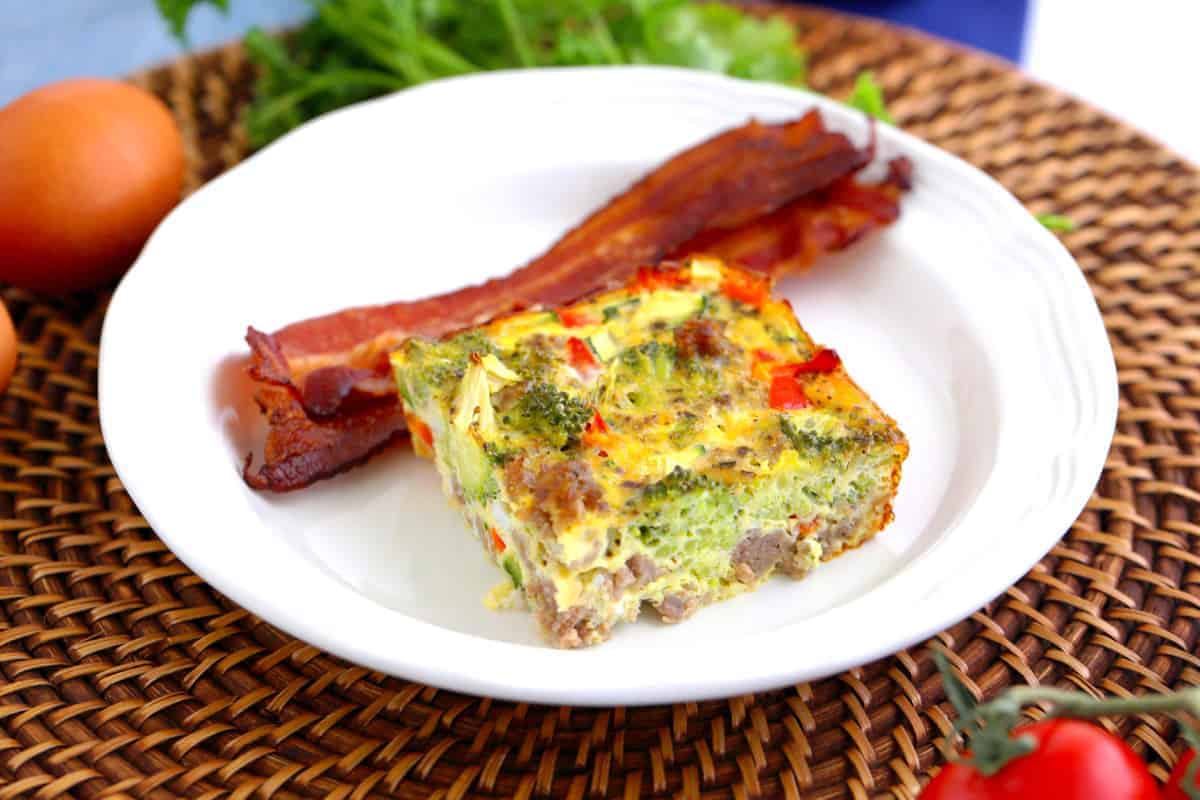 Keto breakfast casserole, sausage breakfast casserole, breakfast bake, low carb breakfast casserole, low carb breakfast ideas, keto breakfast ideas, low carb breakfast recipes, keto meal prep, keto diet recipes, keto breakfast meal prep