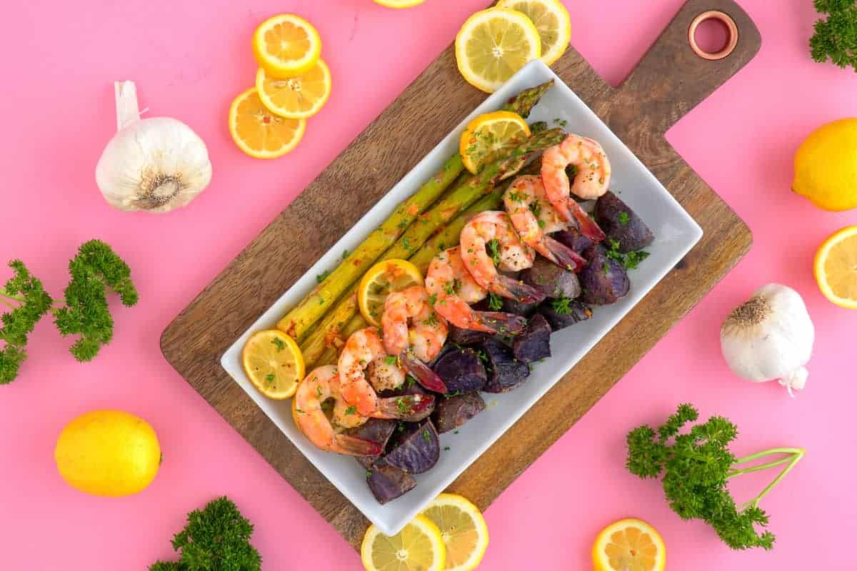 Sheet pan shrimp and asparagus, shrimp sheet pan dinner, lemon garlic shrimp, sheet pan recipes, healthy shrimp dinner, shrimp and vegetables, healthy dinners for two, easy baked shrimp, simple shrimp recipes, healthy one pan meals, quick healthy dinner