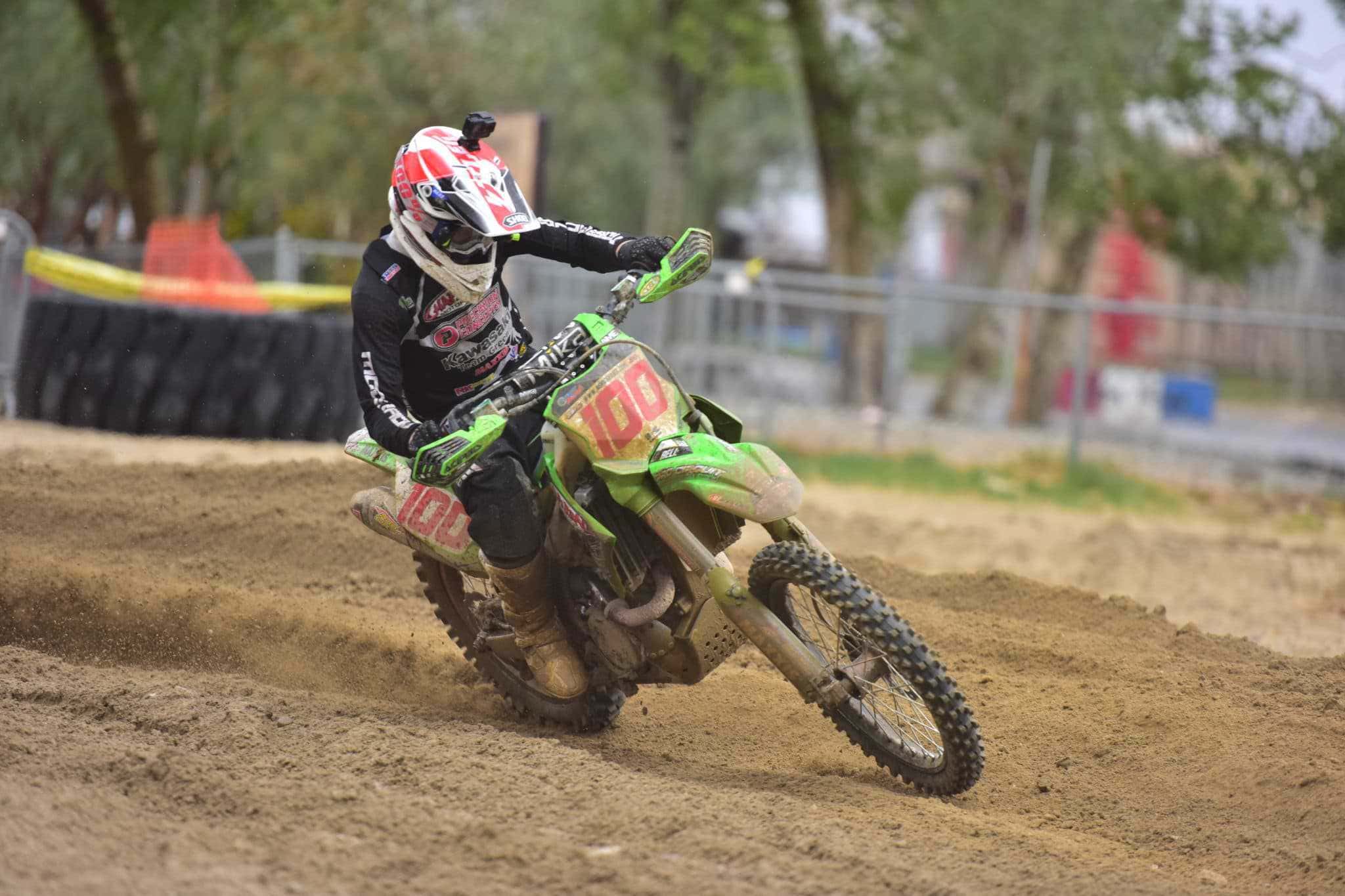 zach bell riding his kx450 at the 2020 glen helen ngpc