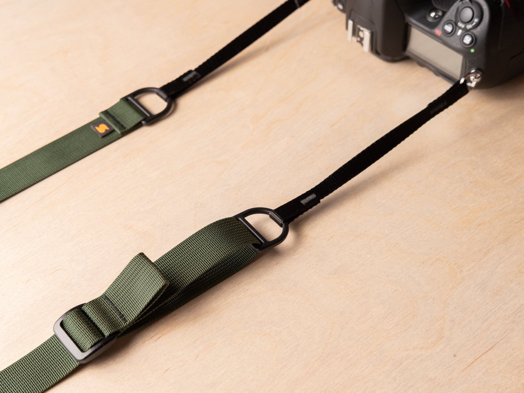 Simplr F1 Camera Sling Strap à Nikon DSLR