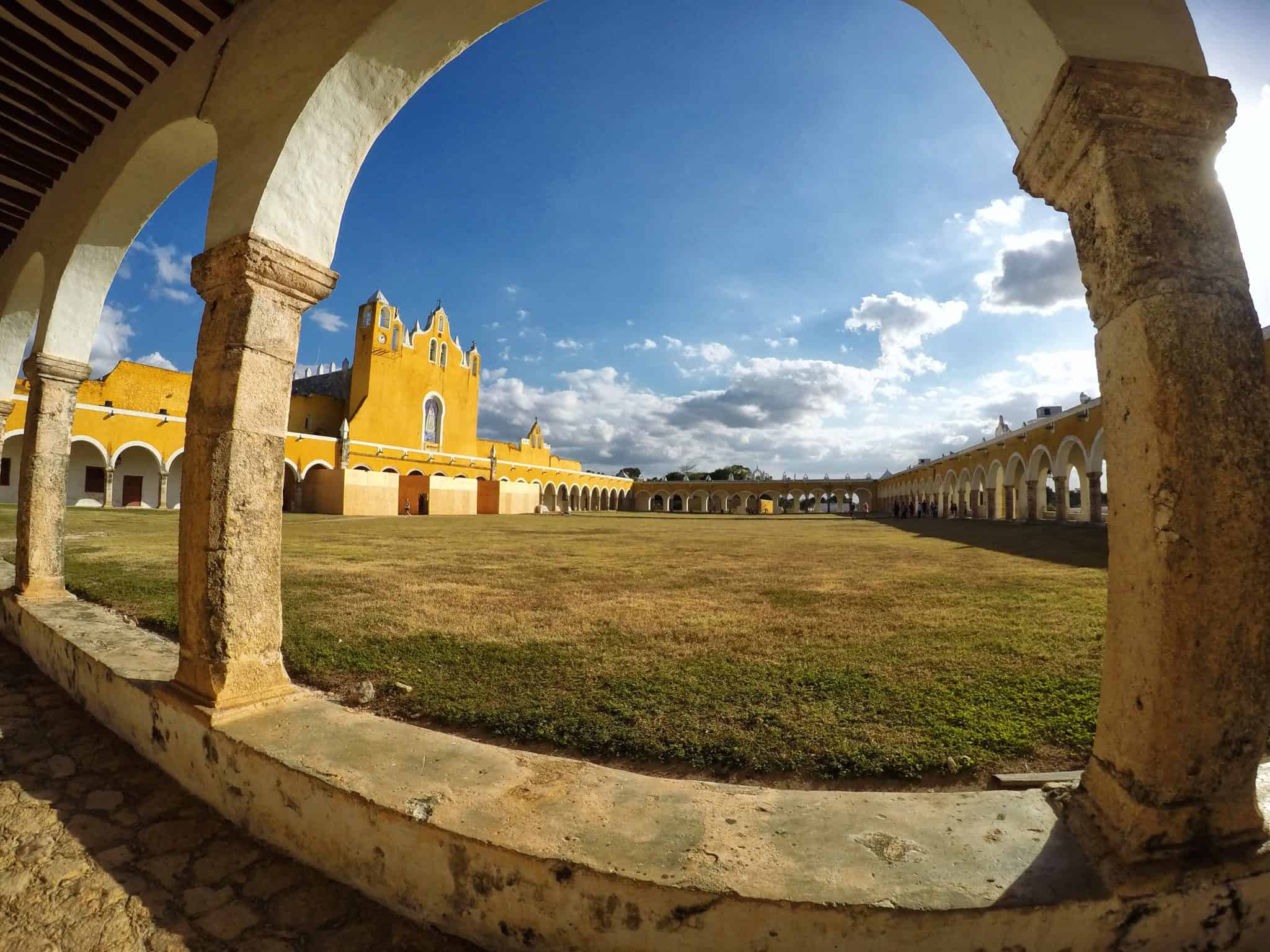 Monastério de San Antonio no centro de Izamal