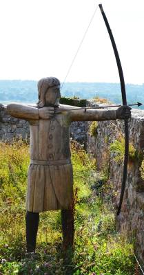 A statue of a longbow archer