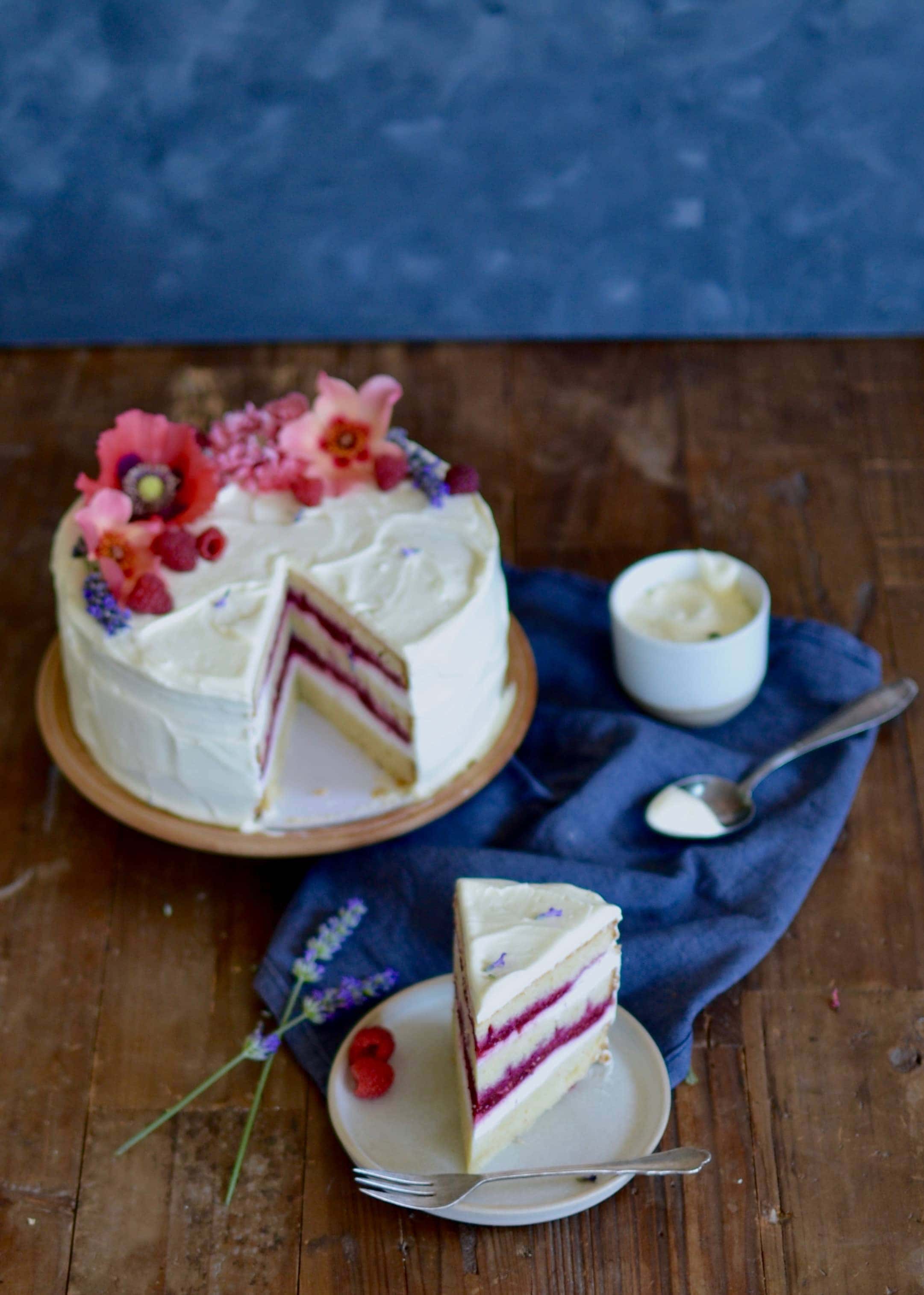 Himbeer Joghurt Torte Mit Limetten Laura Dreams Of Cakes