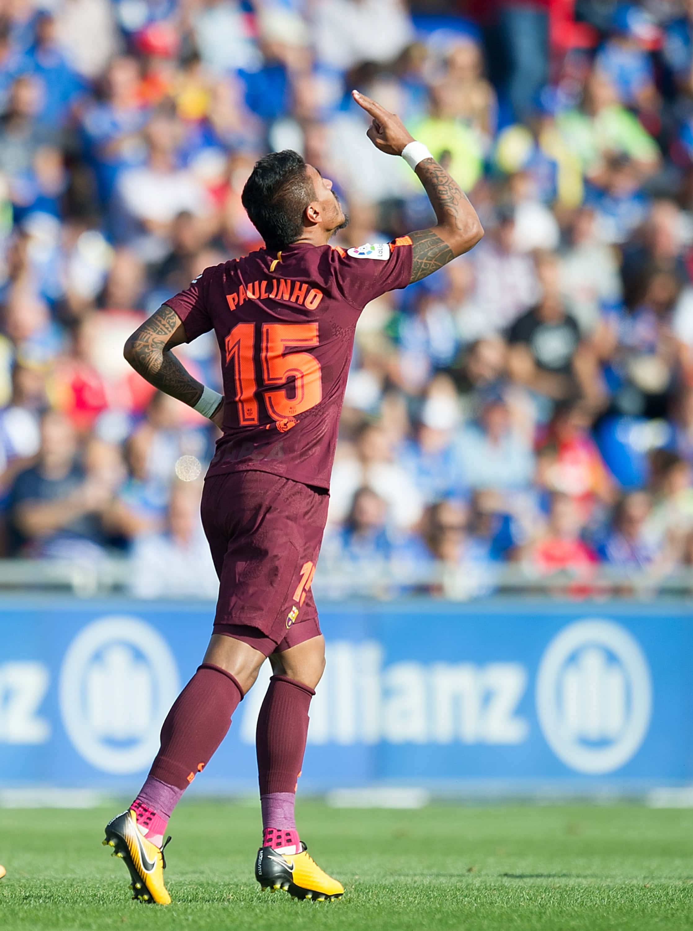 GETAFE, SPAIN - SEPTEMBER 16: Paulinho of FC Barcelona celebrates after scoring his team's 2nd goal during the La Liga match between Getafe and Barcelona at Coliseum Alfonso Perez on September 16, 2017 in Getafe, . (Photo by Denis Doyle/Getty Images)