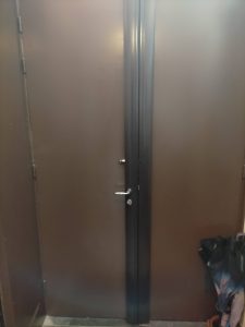 blindage de porte équipée d'une serrure haute sécurité
