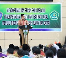 Menteri Agama Lukman Hakim Saifuddin saat membuka Pertemuan Regional FKUB IV, di Manado, Sulut, Rabu (8/4)