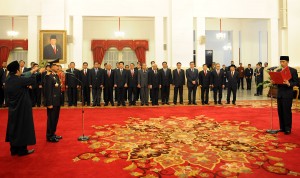 Presiden Jokowi mengambil sumpah Jenderal Badrodin Haiti sebagai Kapolri, di Istana Negara, Jakarta, Jumat (17/4) pagi