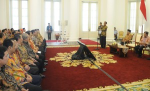 Presiden Jokowi memberikan sambutan saat menerima pimpinan BPK yang menyampaikan hasil pemeriksaan LKPP 2014, di Istana Bogor, Jumat (5/6)