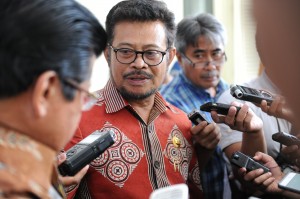 Ketua APPSI Syahrul Yasin Limpo menyampaikan keterangan kepada wartawan seusai bersama sejumlah gubernur diterima Presiden Jokowi, di Istana Merdeka, Jakarta, Kamis (25/6) siang