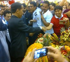 Jokowi Hypermart Arab1