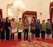 Presiden Jokowi didampingi anggota Pansel mengumumkan 8 nama yang lolos seleksi Capim KPK, di Istana Merdeka, Jakarta, Selasa (1/9)