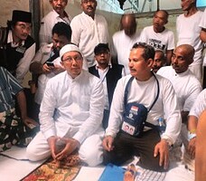 Menag Lukman Hakim Saifuddin menemui jemaah haji Indonesia, di Mina, Arab Saudi, Jumat (25/9) malam