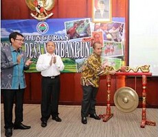 Menteri Desa, PDT, dan Transmigrasi Marwan Jafar meluncurkan Indeks Desa Membangun, di kantor Kemendesa, Jakarta, Senin (19/10)