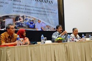 Deputi PMK Setkab, Surat Indijarso, membuka FGD Pengembangangan Sekolah Menengah Kejuruan, di Hotel Santika, Jakarta, Kamis (12/11) lalu