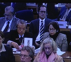 Deputi Bidang Kemaritiman Sekretariat Kabinet, Ratih Nurdiati (kanan) saat mengikuti sidang International Maritime Organization (IMO) di London, Inggris, 27 November 2015