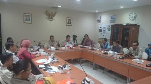 Kepala Biro Perencanaan dan Keuangan Setkab, Islahuddin, Memimpin Rapat Evaluasi Agenda Aksi Pencegahan dan Pemberantasan Korupsi di ruang Rapat Biro Umum (28/12)