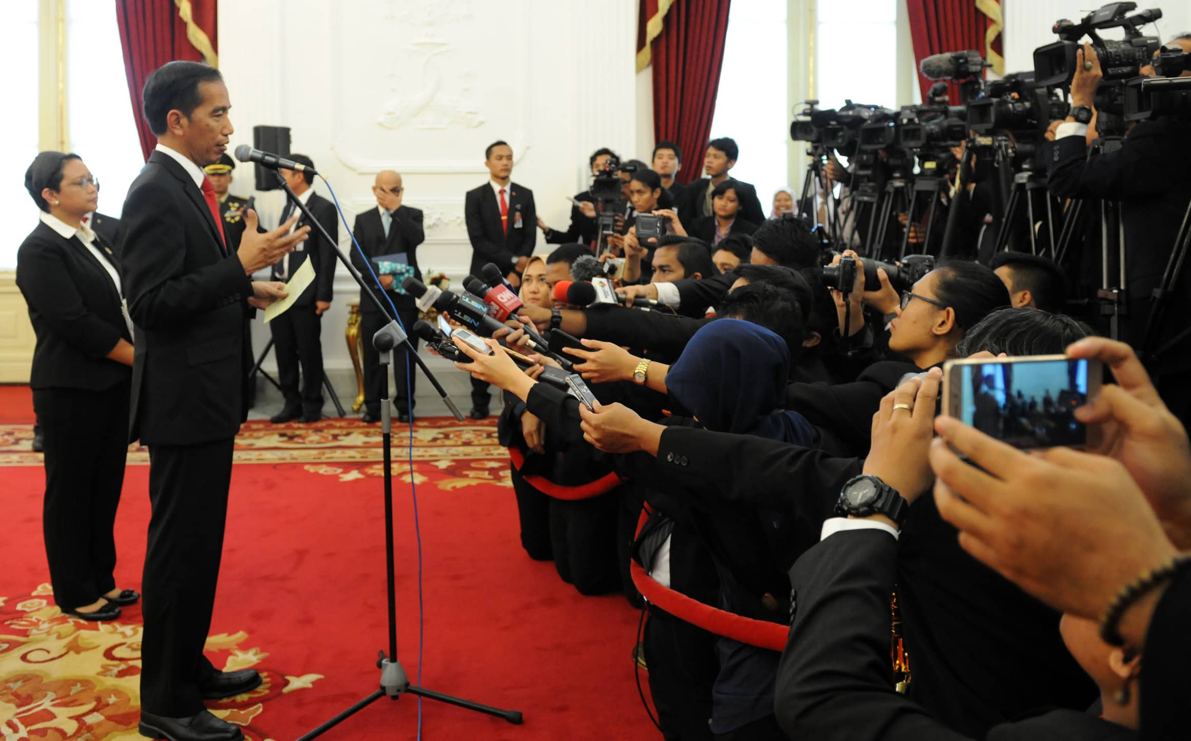 President Jokowi responds to reporters questions after he received President of Afghanistan Mohammad Ashraf Ghani, on Wednesday (5/4), at the Merdeka Palace, Jakarta