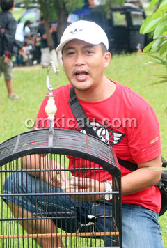 Adry Ryadi pemesan tiket pertama.