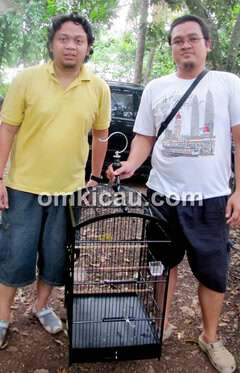 Bayu D'Bill (kanan) moncer bersama kenari Presiden.