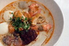 Amazing Laksa with Cockles and Prawn Noodle at 波东巴西146 佳加
