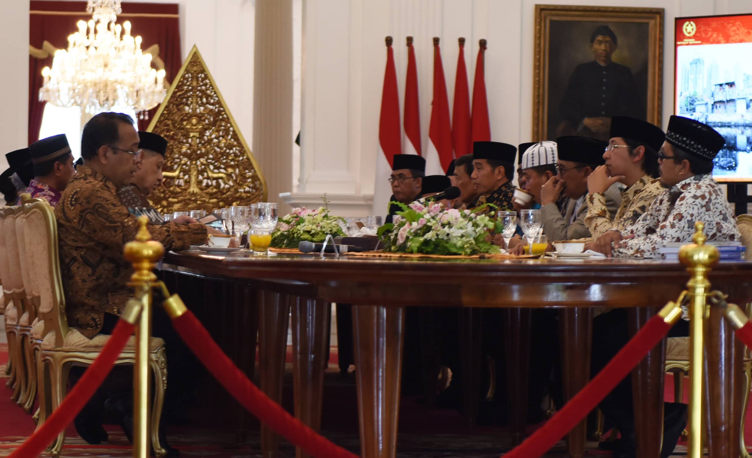 Presiden Jokowi menerima ulama dari berbagai daerah di tanah air, di Istana Merdeka, Jakarta, Selasa (4/4) siang. (Foto: Humas/Rahmat)