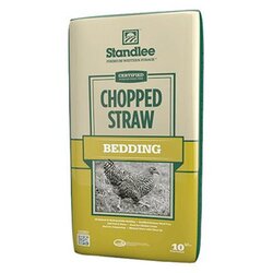 Chopped straw hay wheat barley bedding for dogs good bad idea outdoors