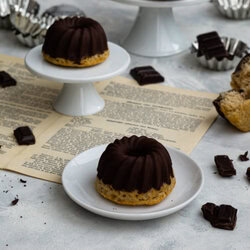 Mini Gugelhupf mit Vanille 6 Veganer Mini Gugelhupf mit Schokoglasur