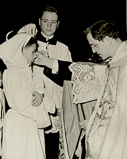 Première prise d'aube - 22 decembre 1957 - Archives de la Maîtrise des Petits Chanteurs du Mont-Royal Première prise d'aube - 22 decembre 1957 - Archives de la Maîtrise des Petits Chanteurs du Mont-Royal