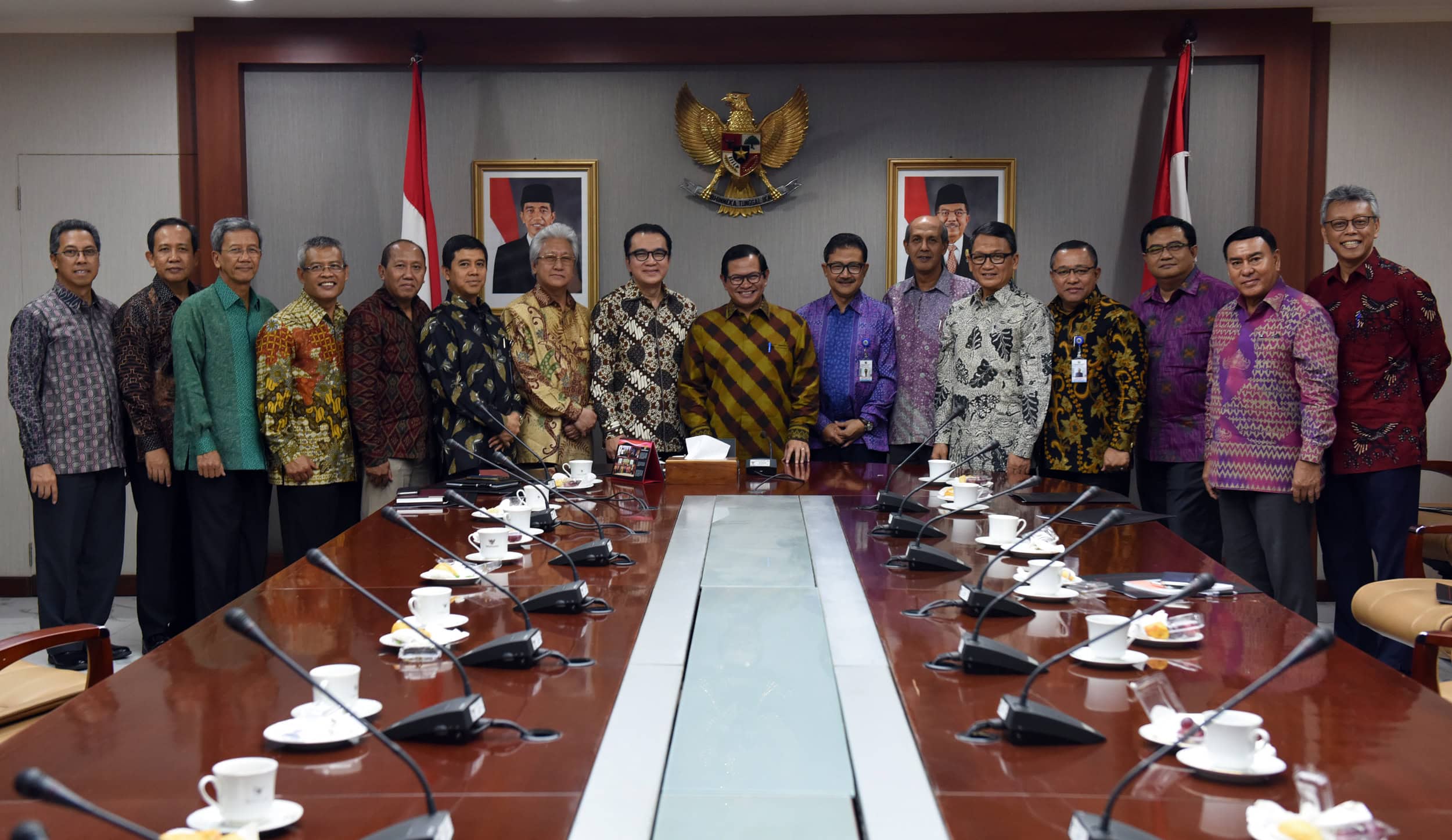 Cabinet Secretary Pramono Anung meets a number of Indonesian Ambassadors Extraordinary and Plenipotentiary inaugurated on 13 March 2017, on Friday (24/3), at the Cabinet Secretarys Office, Jakarta