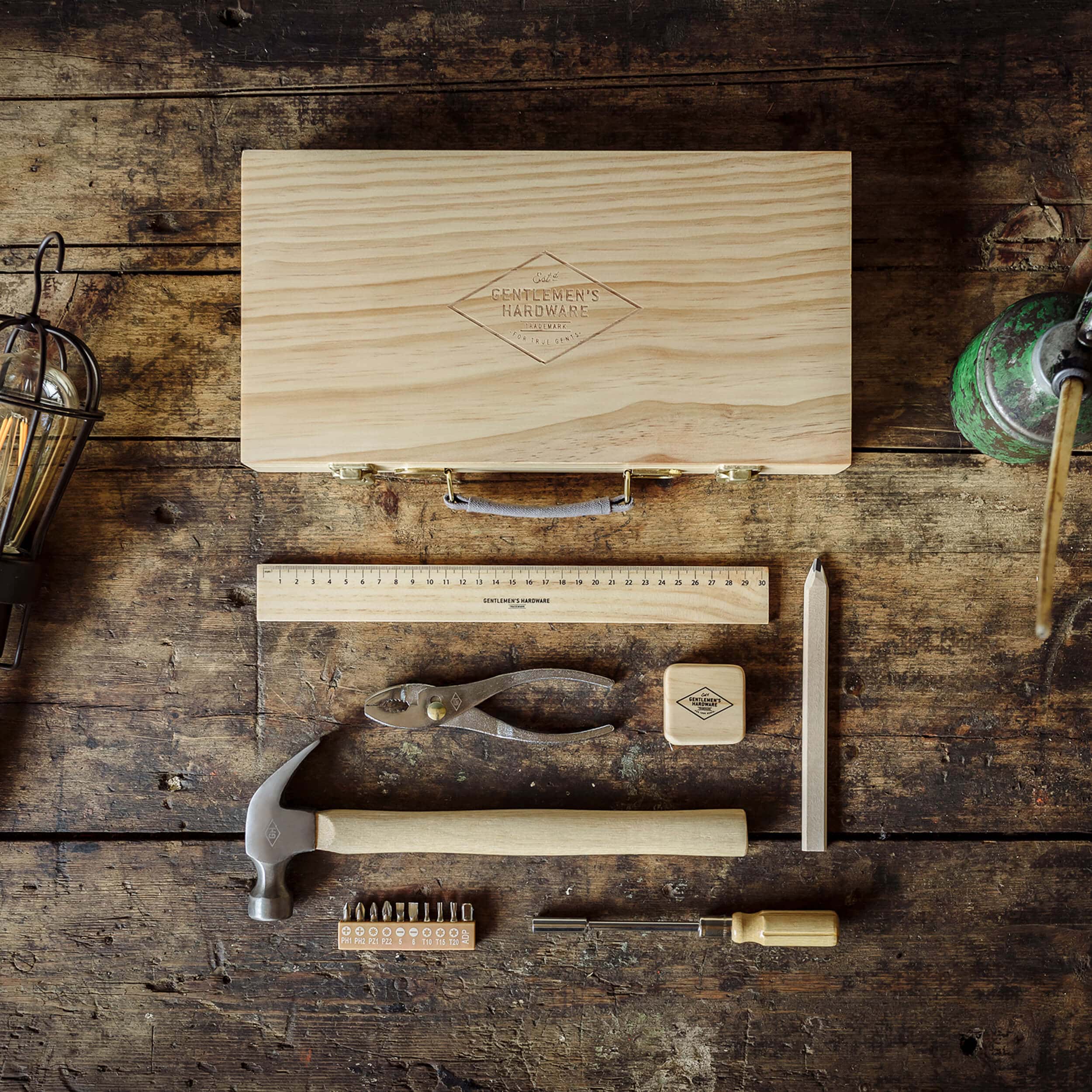 GEN283_LIF_ToolKitBeechWoodBox_02_HI_LIFESTYLE-min In the Woodworks Garden Centre gift shop, we have a superb range of gifts, such as this Gentleman’s Hardware branded wooden toolbox kit.