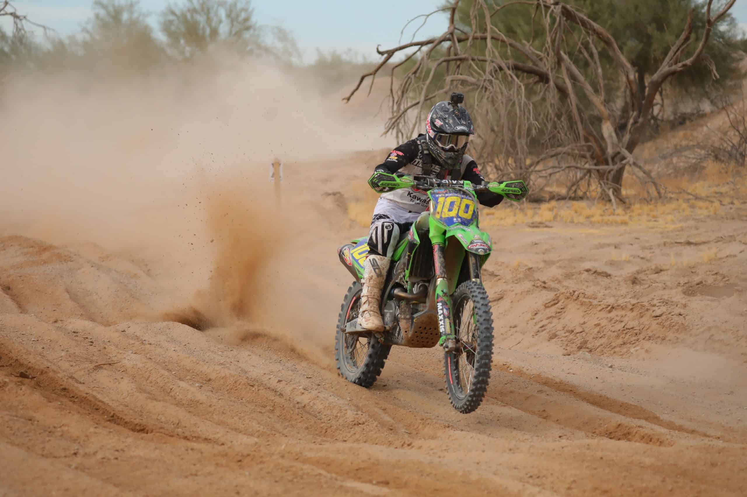 zach bell riding his kx450 at the 2020 blythe worcs race