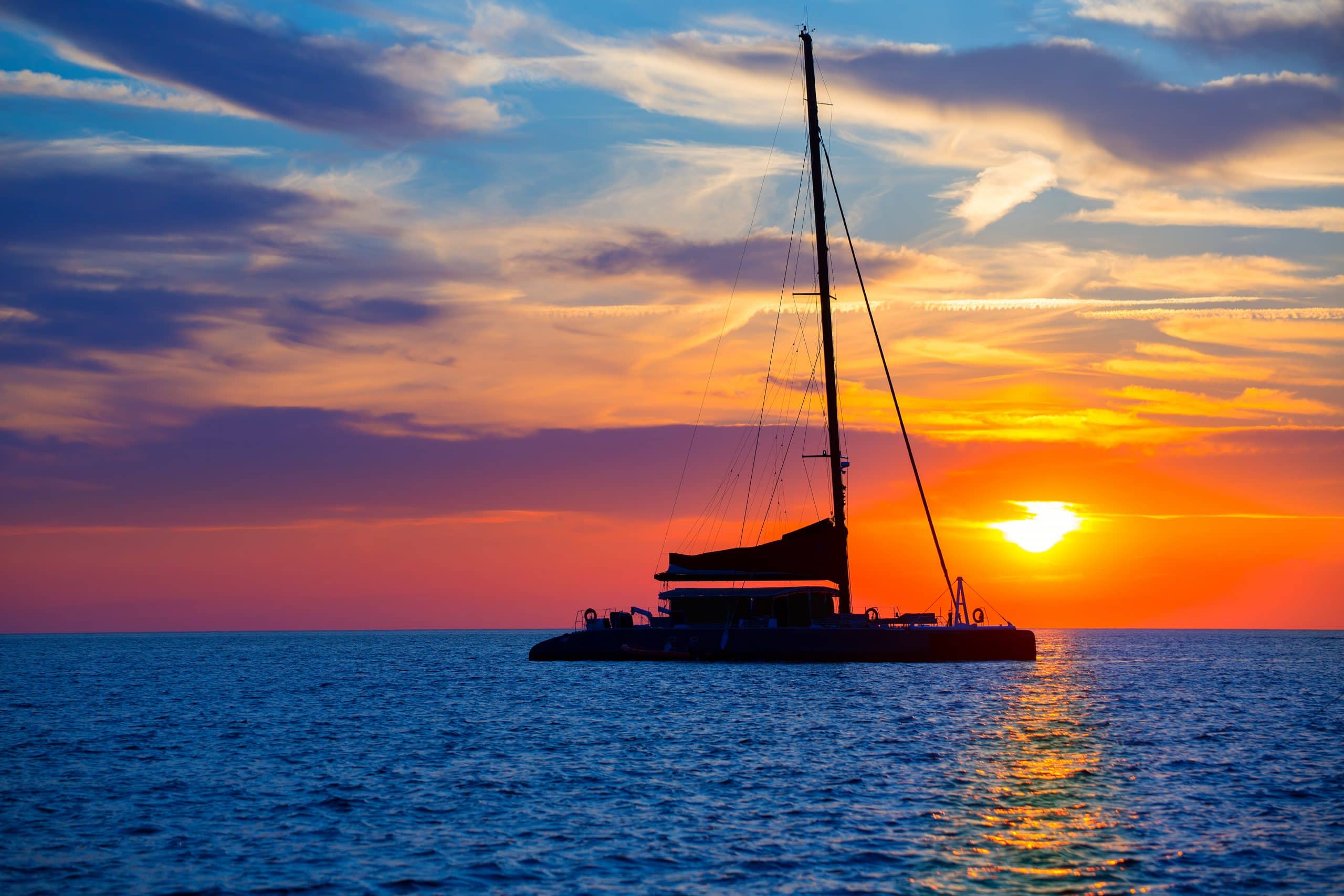 Ibiza san Antonio Abad de Portmany catamaran sailboat sunset wit Experiencias únicas en velero