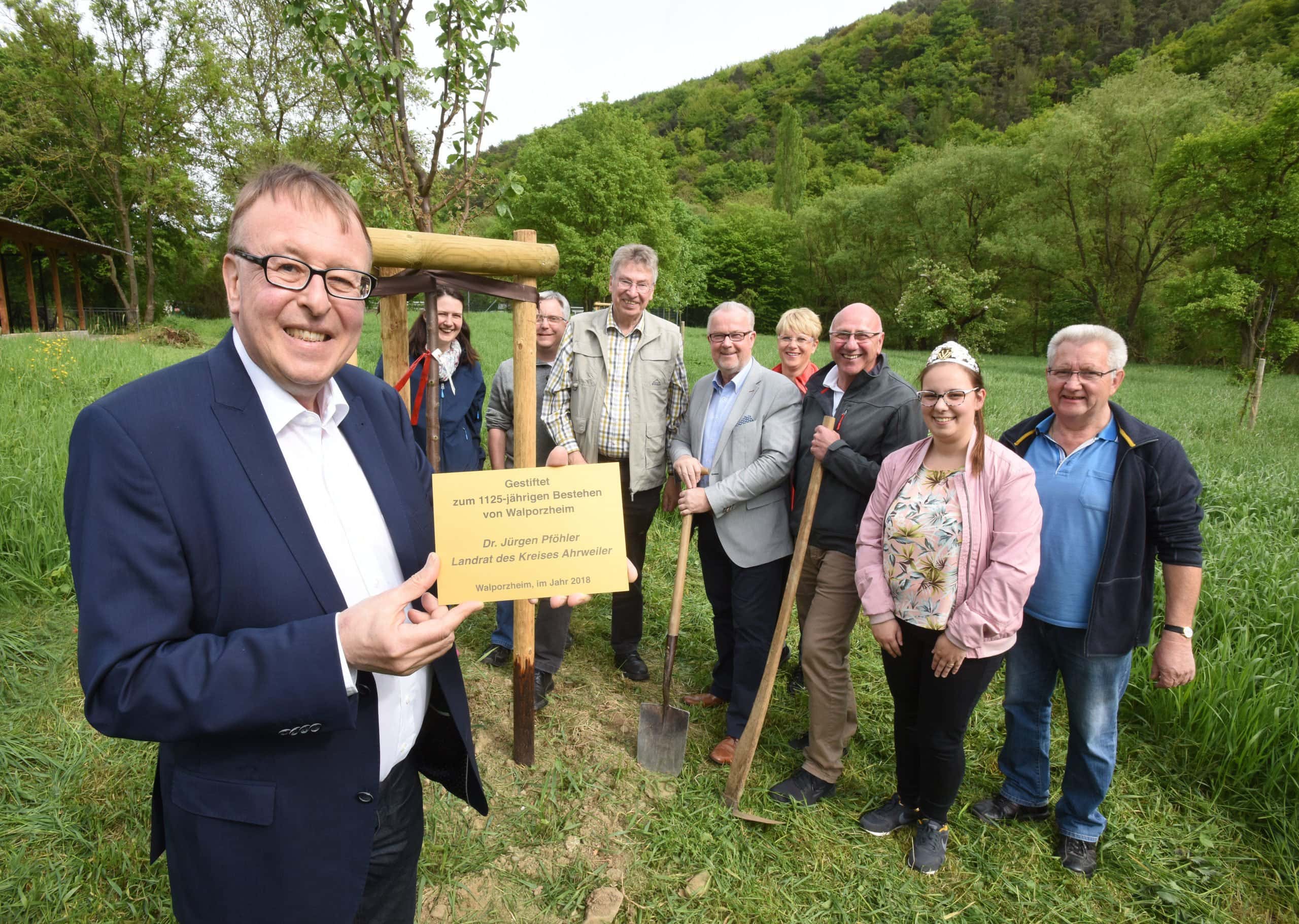 Walporzheim Landrat Baumpflanzung 1125 Jahre | Kreisverwaltung Ahrweiler